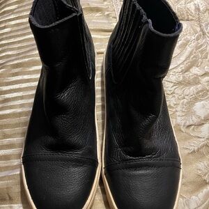 Steve Madden Black Ankle Booties with Cream Sole